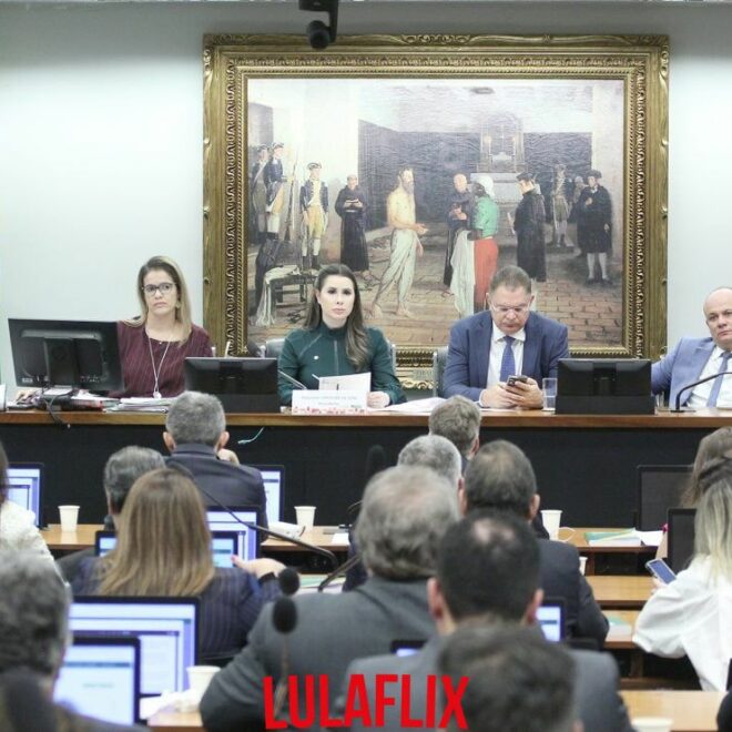 Comissão de Constituição e Justiça da Câmara adia votação de proposta de emenda constitucional para revogar decisões do Supremo Tribunal Federal